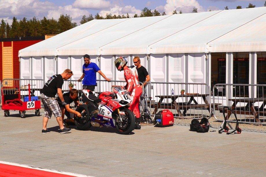 RASK PÅ SKOGEN: Ole Bjørn Plassen har virkelig blitt venner med Ducatien, og var raskest på Rudskogen lørdag.