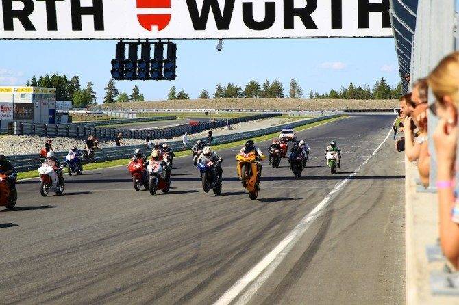 DEBUTANTER: 11 førere fra Rookie 1000 har anledning til å stille til start i Superbike-klassen, og syv førere fra Rookie 600 kan stille i Superstock 600 til helgen.
