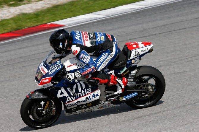 OVERLEVDE: Loris Baz kom nesten uskadet fra den voldsomme krasjen.