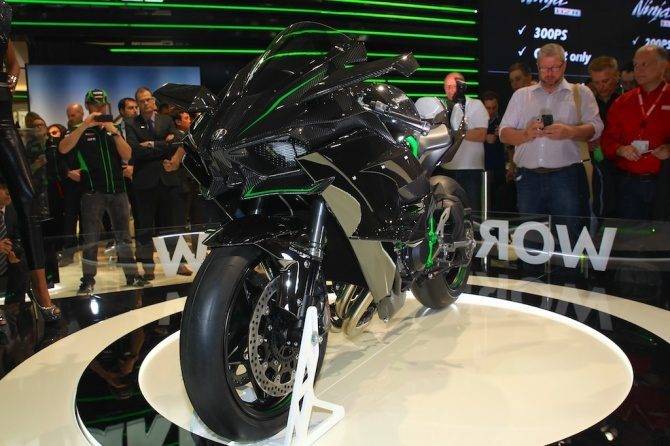 H2R: Dette er Kawazakis 300 hester sterke H2R slik vi så den på INTERMOT i Köln. Snart presenteres en temmet versjon.