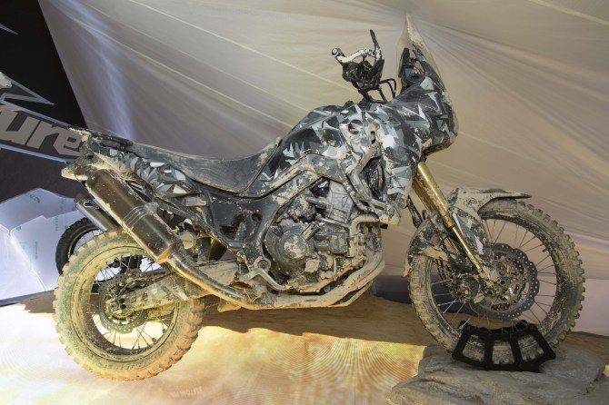 PROTOTYPE: Honda viser frem denne på sin stand i Milano, men vil ikke si noe om modellen. Foto: Honda.